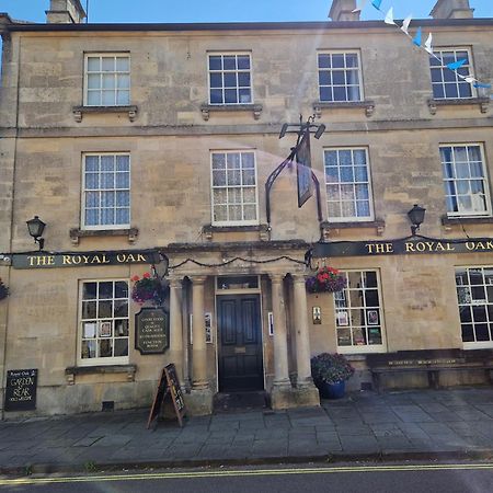 The Royal Oak Hotel คอร์แชม ภายนอก รูปภาพ