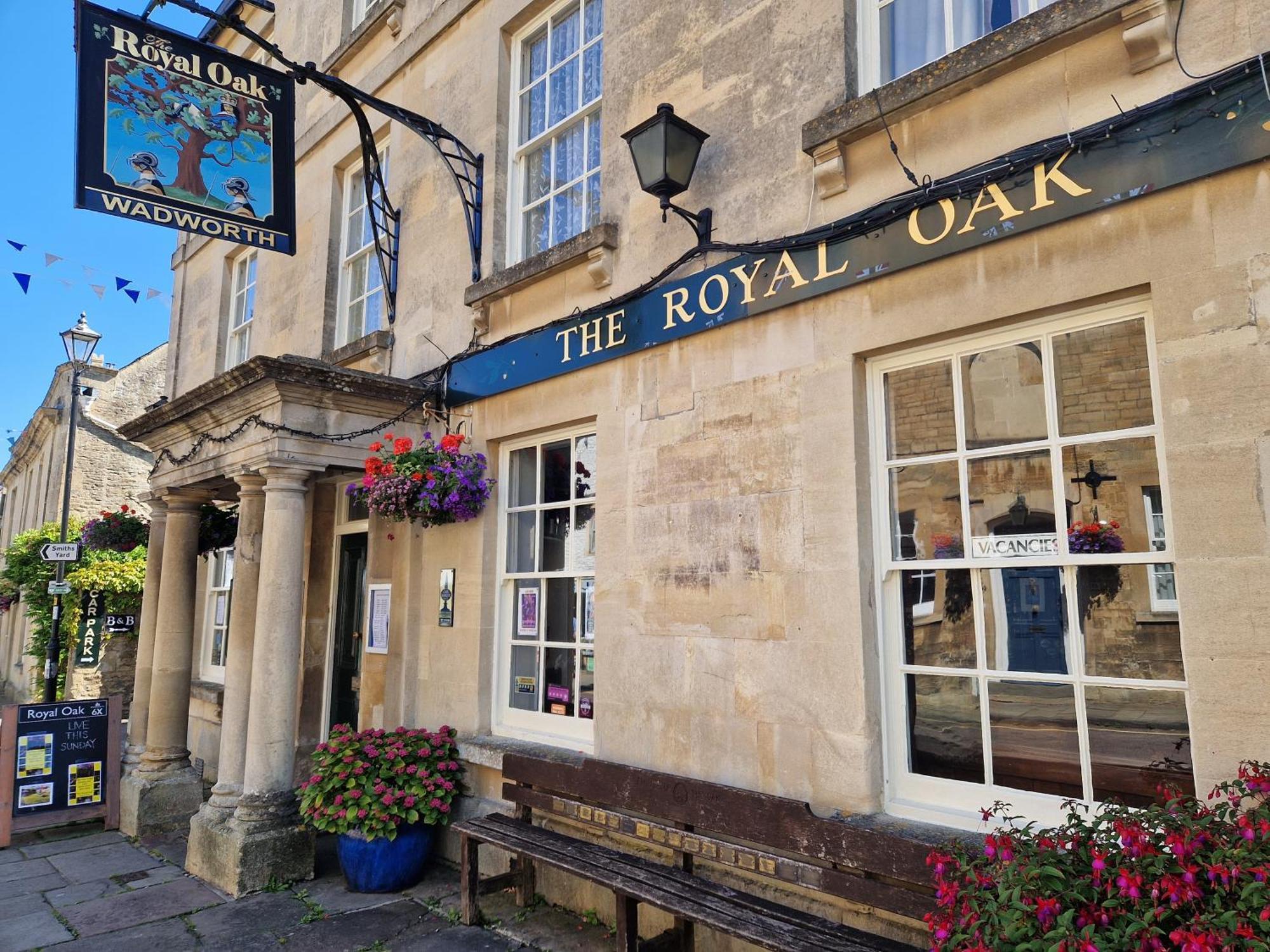 The Royal Oak Hotel คอร์แชม ภายนอก รูปภาพ